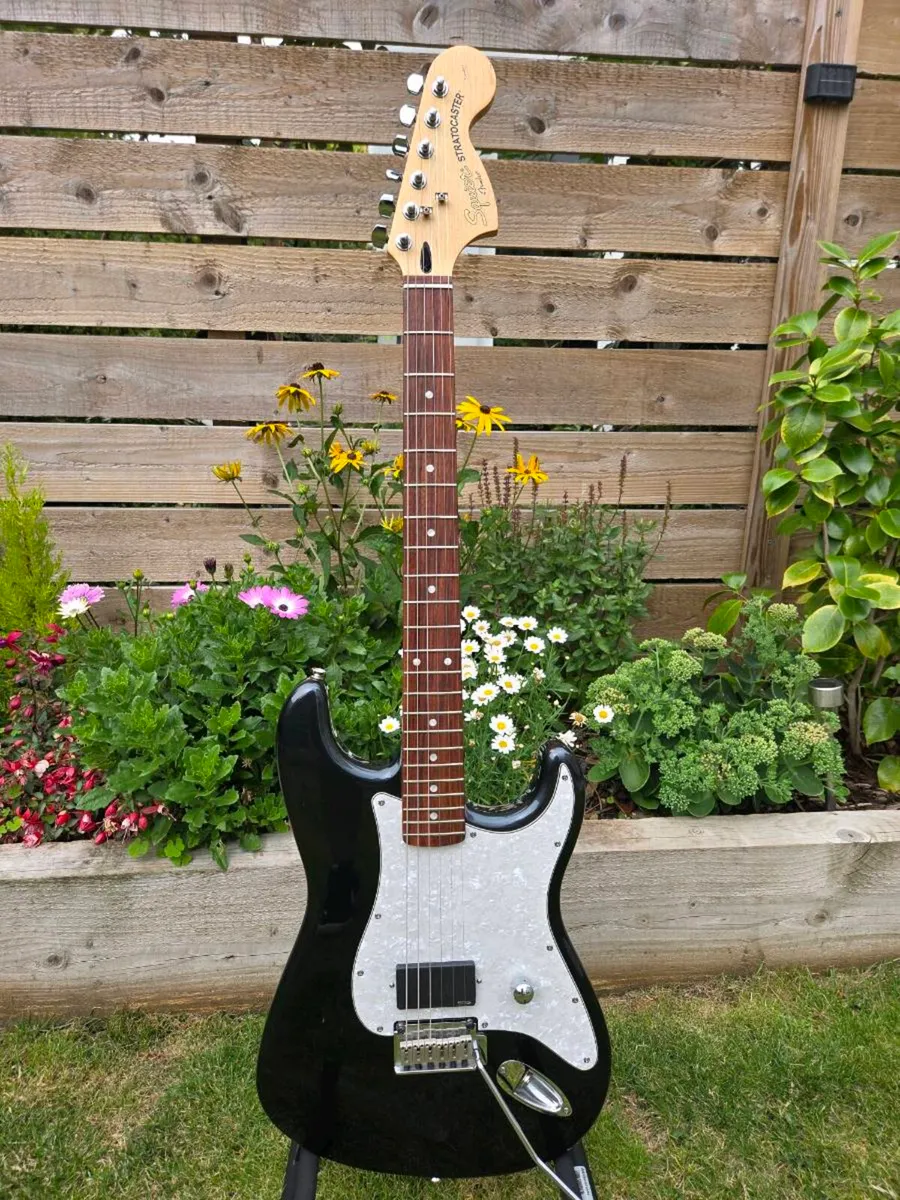 Squier Standard Series Stratocaster - EMG 81 - Image 1