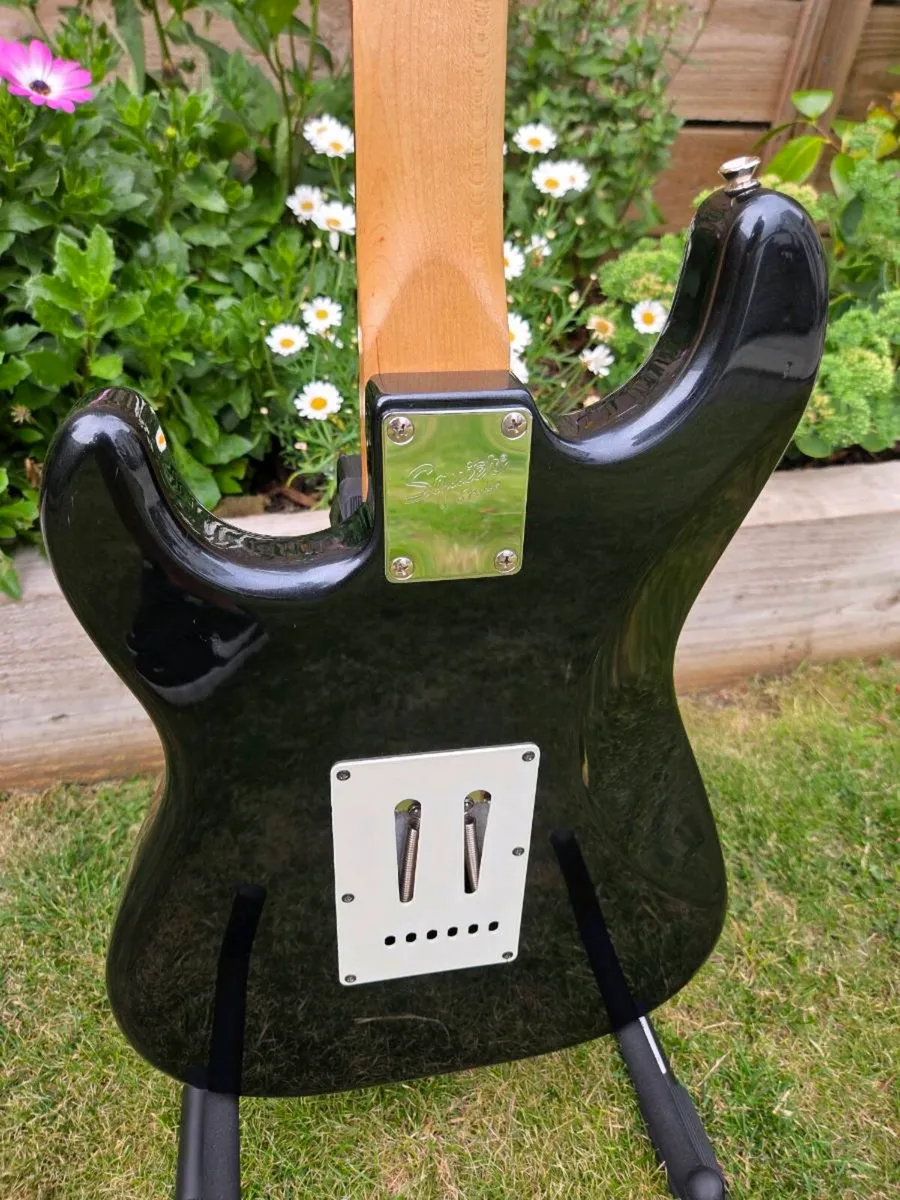Squier Standard Series Stratocaster - EMG 81 - Image 4