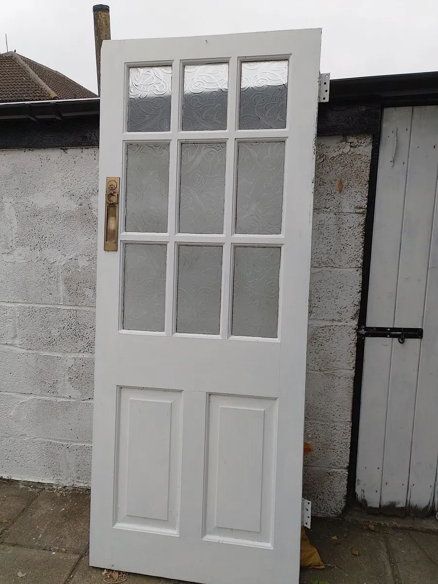 SOLID WOODEN HALL DOOR AND FITTINGS. NO ROT. - Image 2