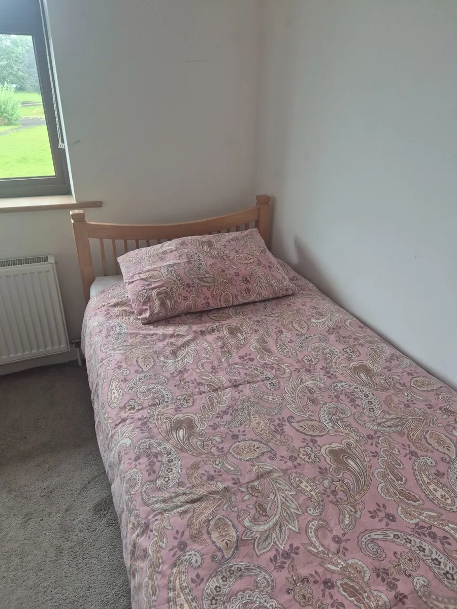 Single bed - Image 1