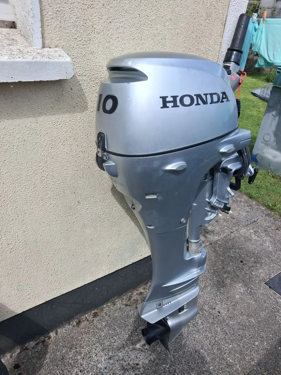 4-stroke outboard HONDA-10 hp - Image 1