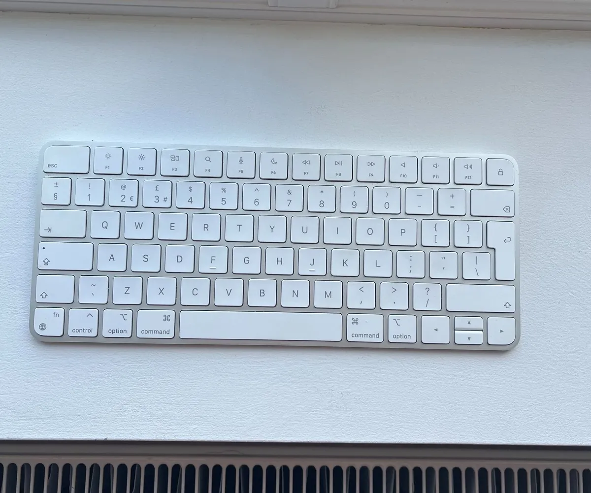 Official Apple Magic Keyboard (Wireless/Bluetooth) - Image 2