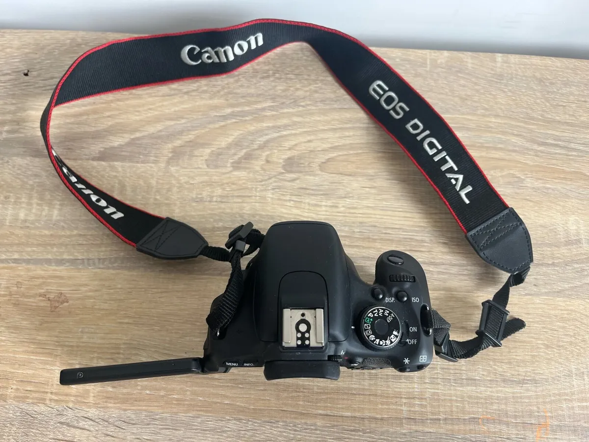 Canon EOS 600D Camera with lenses. - Image 4