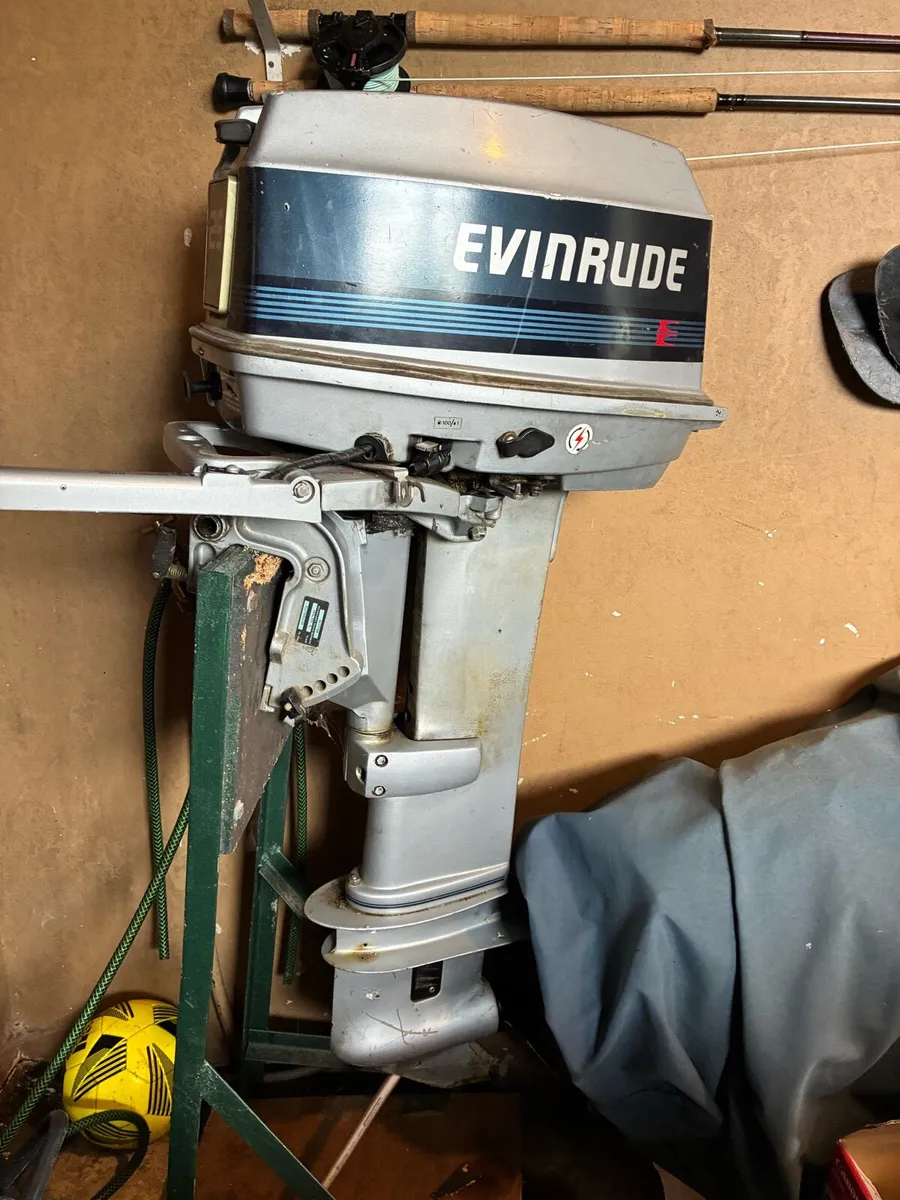 25HP 2 stroke Evinrude outboard motor - Image 1