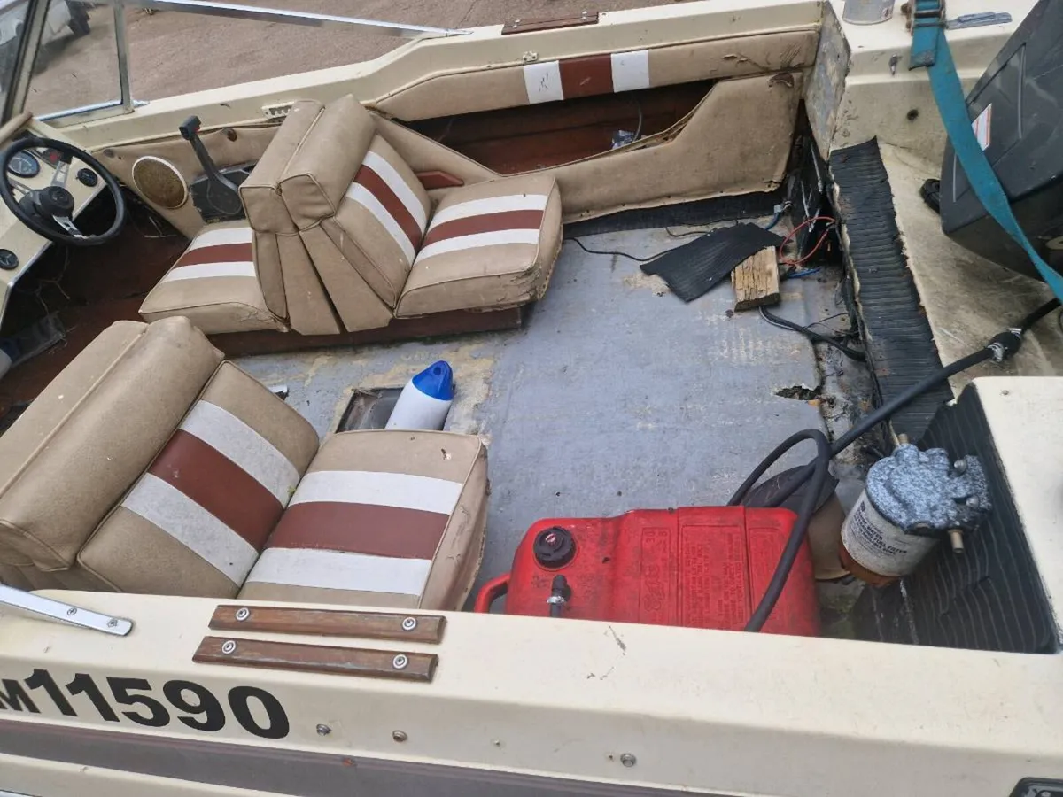 Glastron speedboat - Image 3