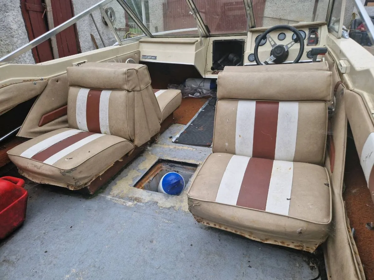 Glastron speedboat - Image 4