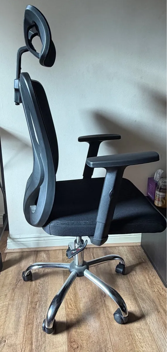 Ergonomic Mesh Office Chair - Image 4