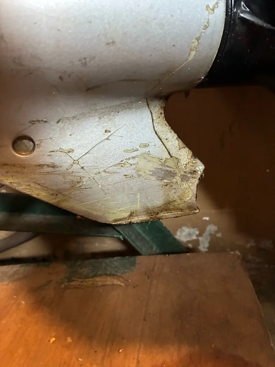25HP 2 stroke Evinrude outboard motor - Image 3