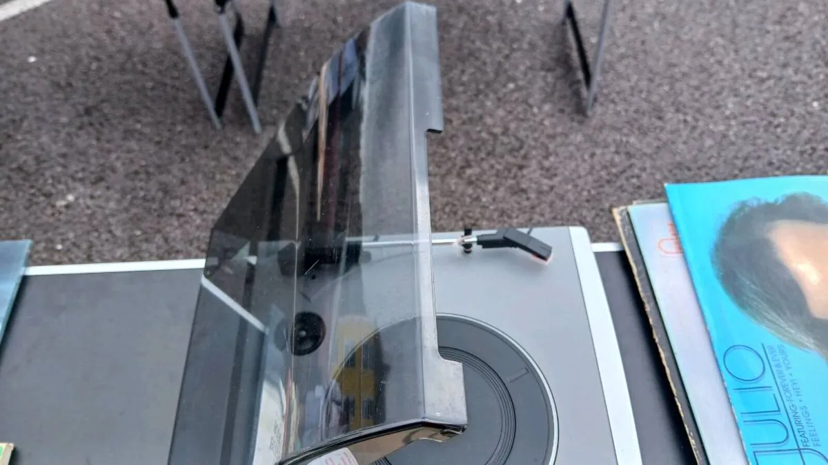 Record Player - Image 1
