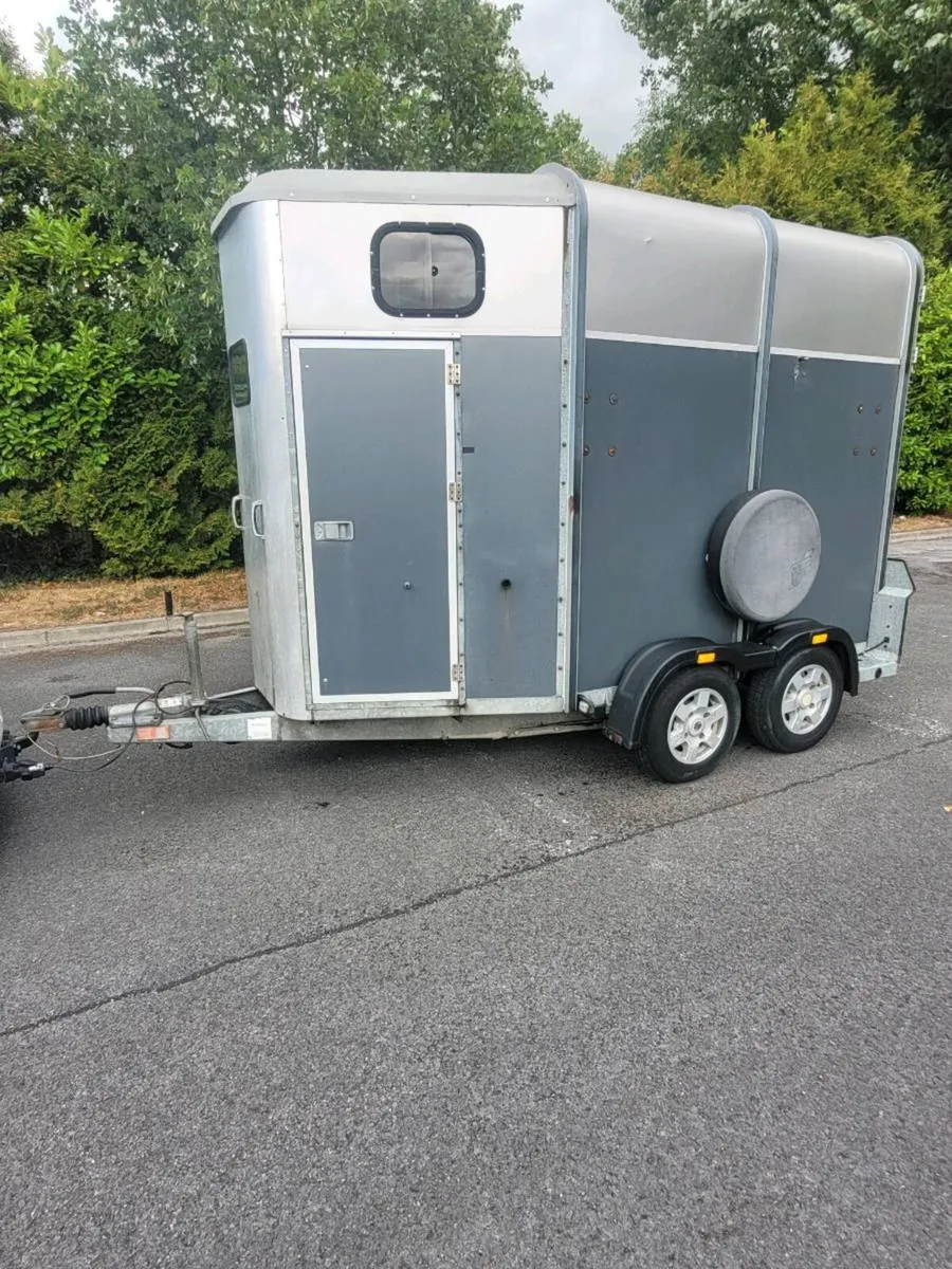 Ifor Williams 505 classic deluxe horse box - Image 2