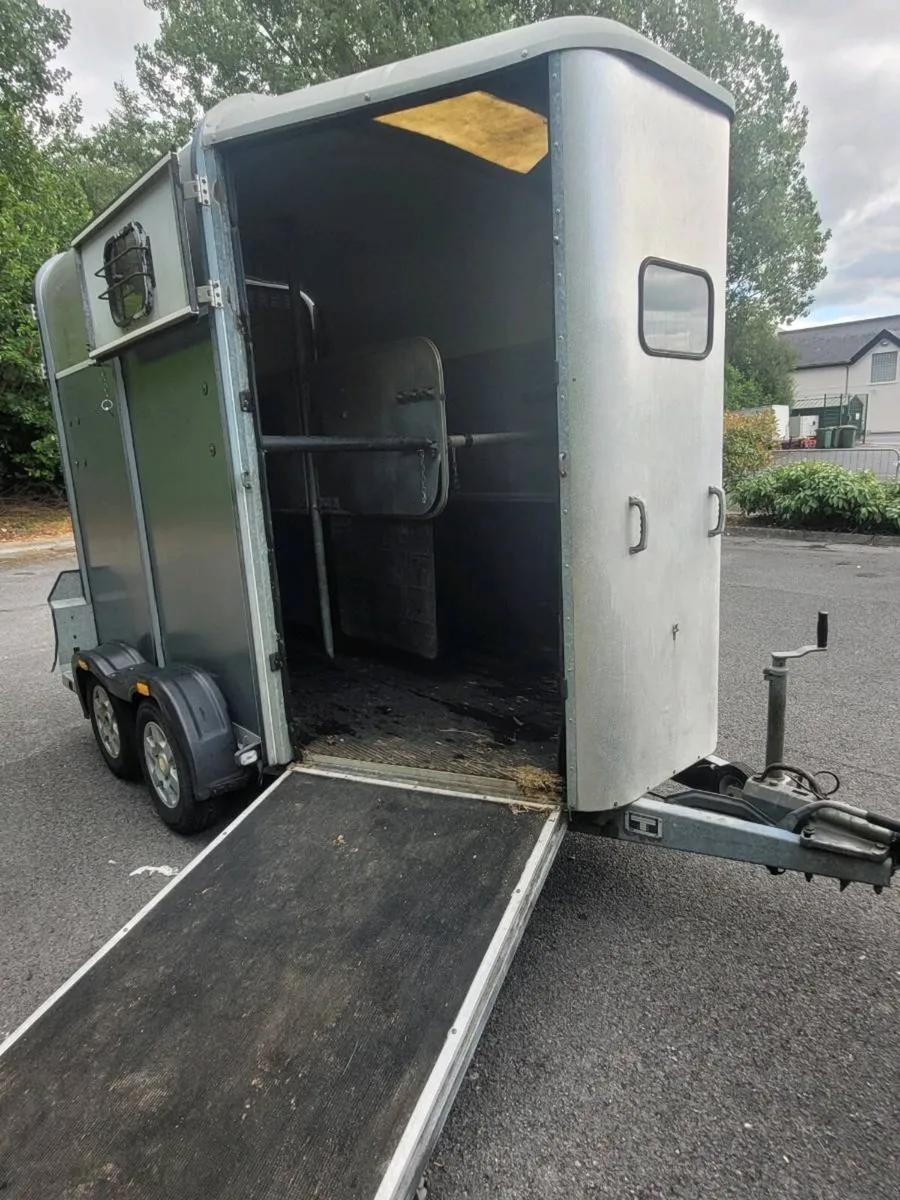 Ifor Williams 505 classic deluxe horse box - Image 4