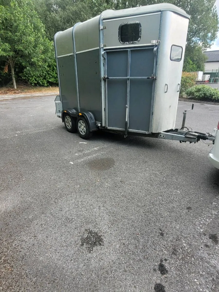 Ifor Williams 505 classic deluxe horse box - Image 1