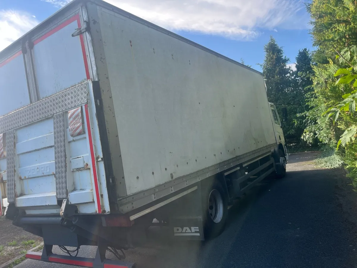 Daf 65 truck 03 box body - Image 3
