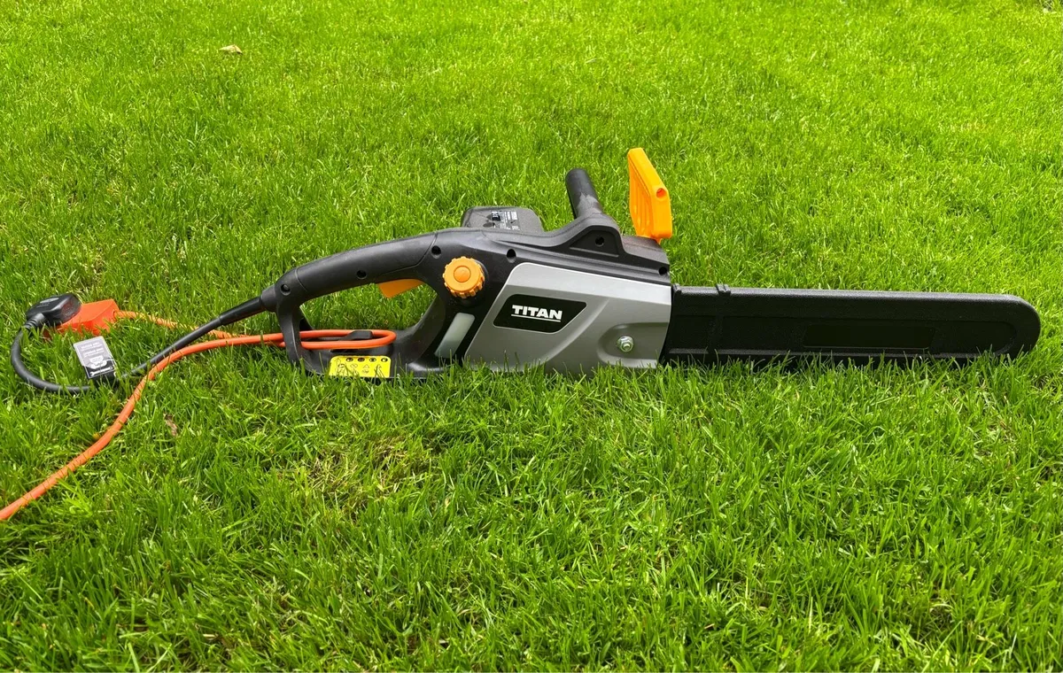 TITAN chainsaw - Image 1