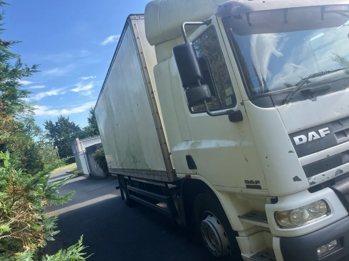 Daf 65 truck 03 box body - Image 2