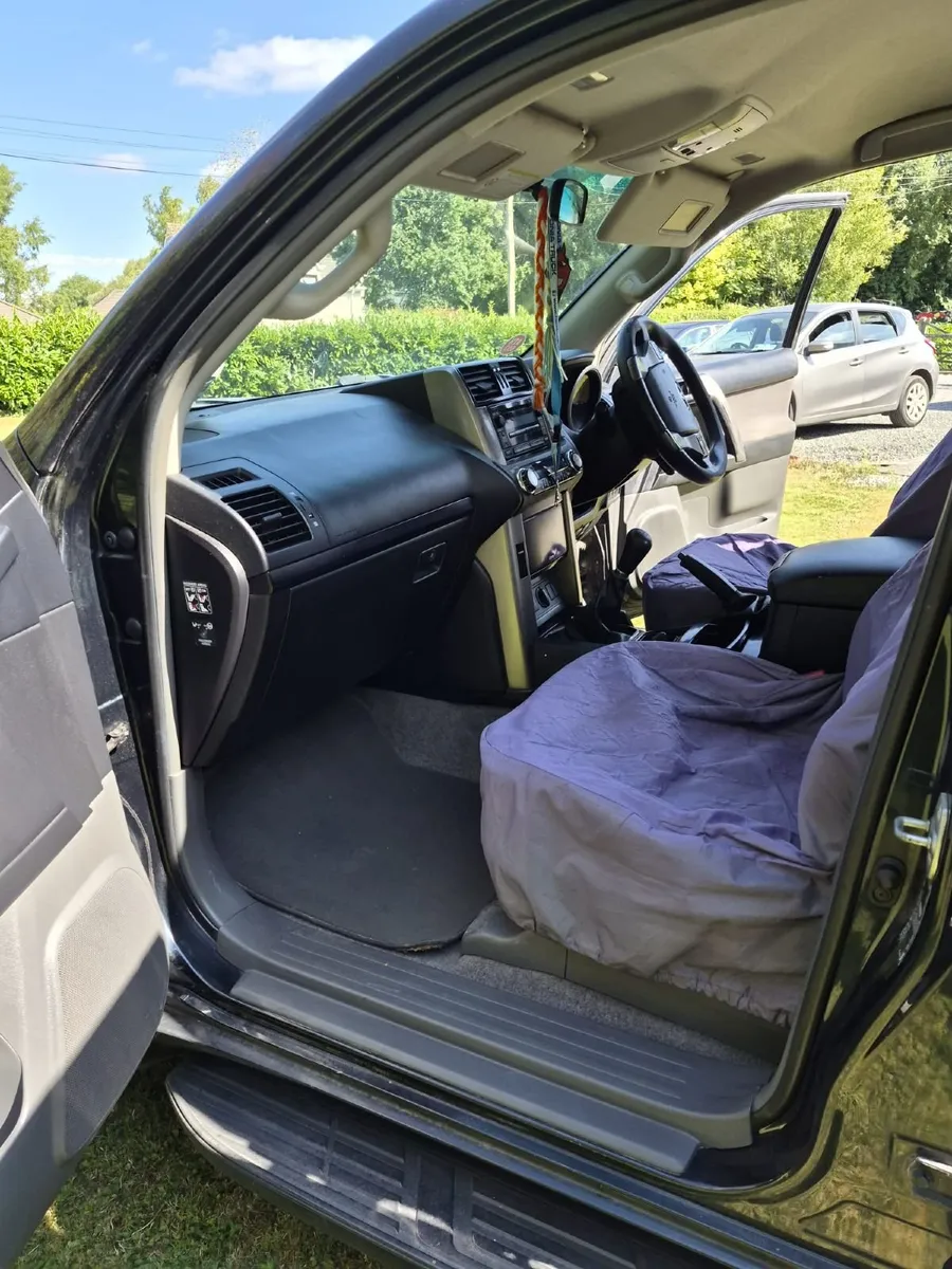 Toyota Land Cruiser 2011 - Image 2