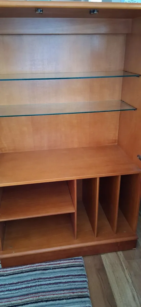 Mid-century cherrywood display cabinet - Image 2