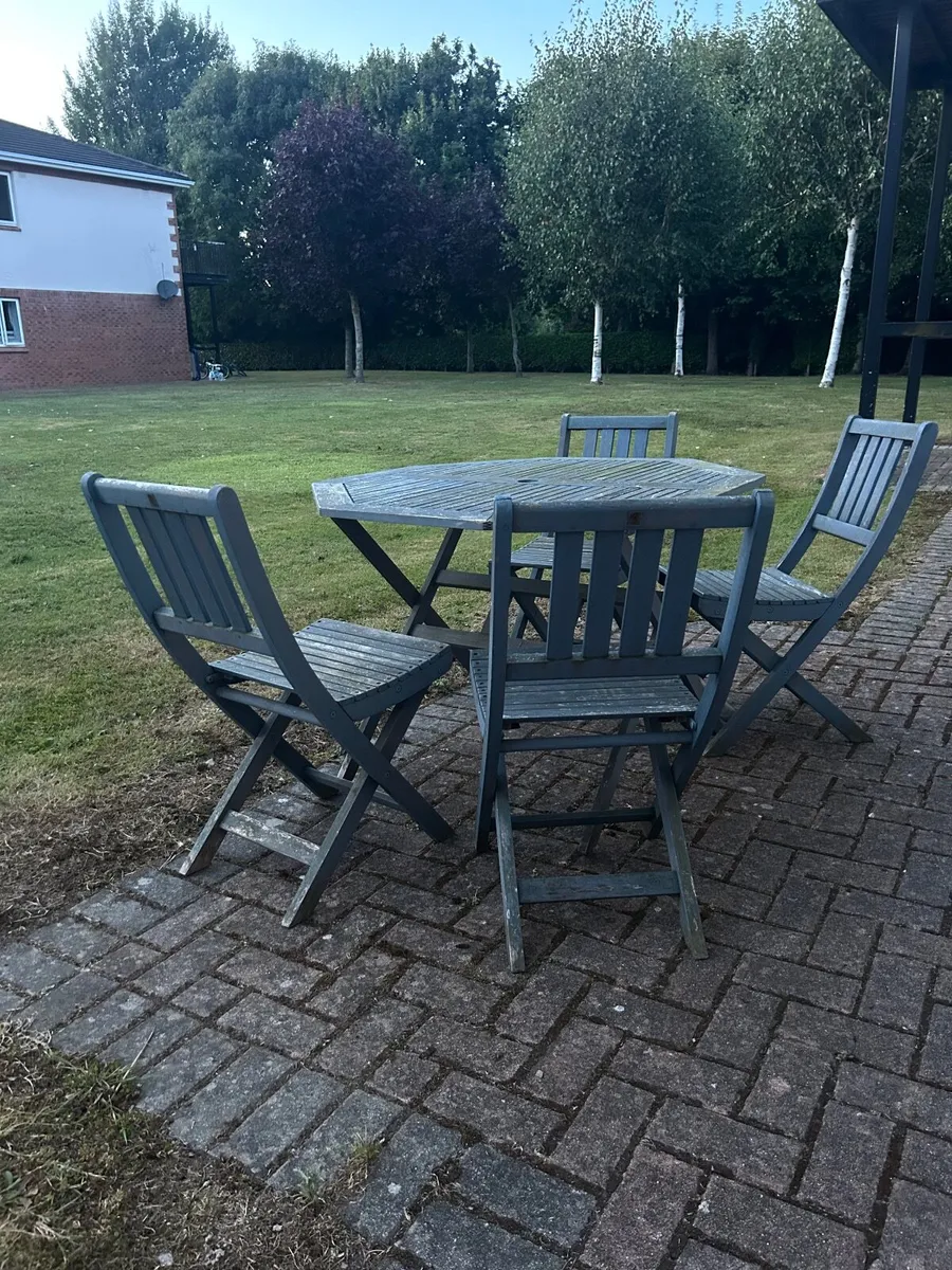 Garden table and 4 chairs - Image 1
