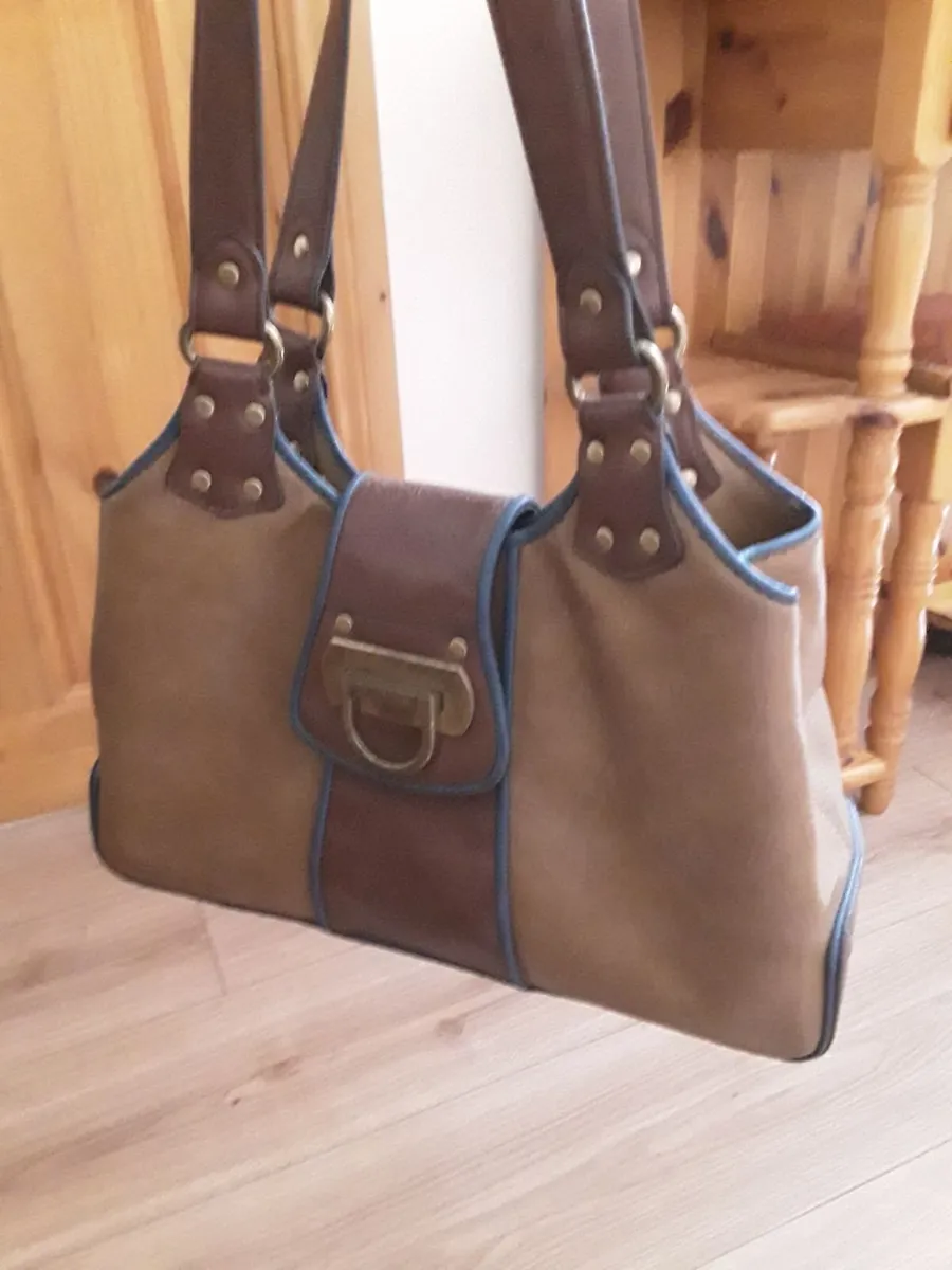 Ladies pure letter designer handbag - Image 1