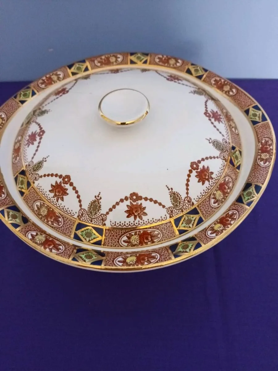 Arklow  " Alton" Vegetable dish and Cover - Image 1
