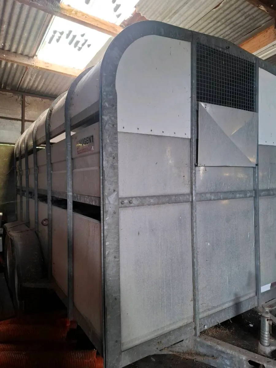 Cattle box - Image 1