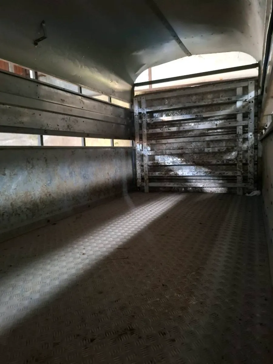 Cattle box - Image 3