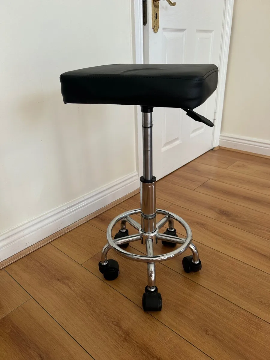 Salon stool - Image 2