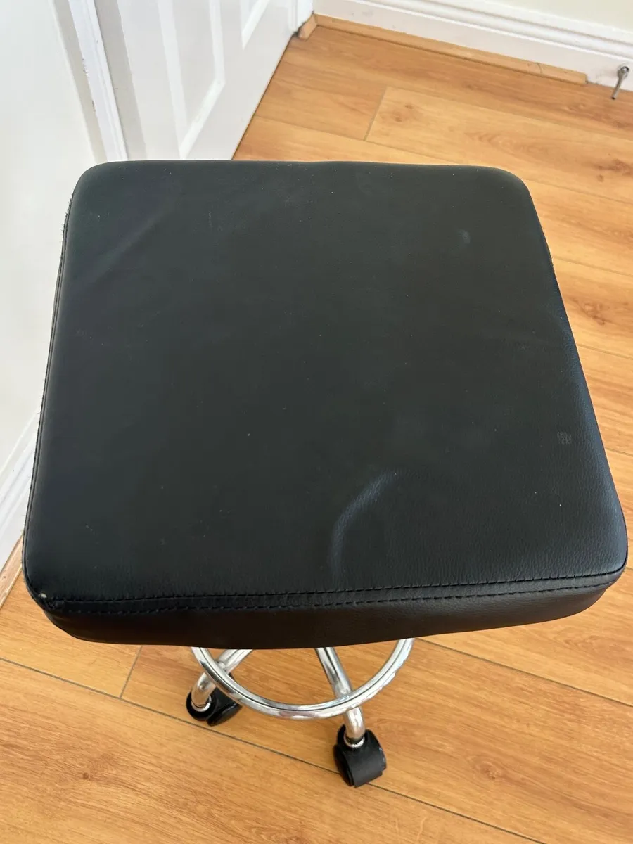 Salon stool - Image 4