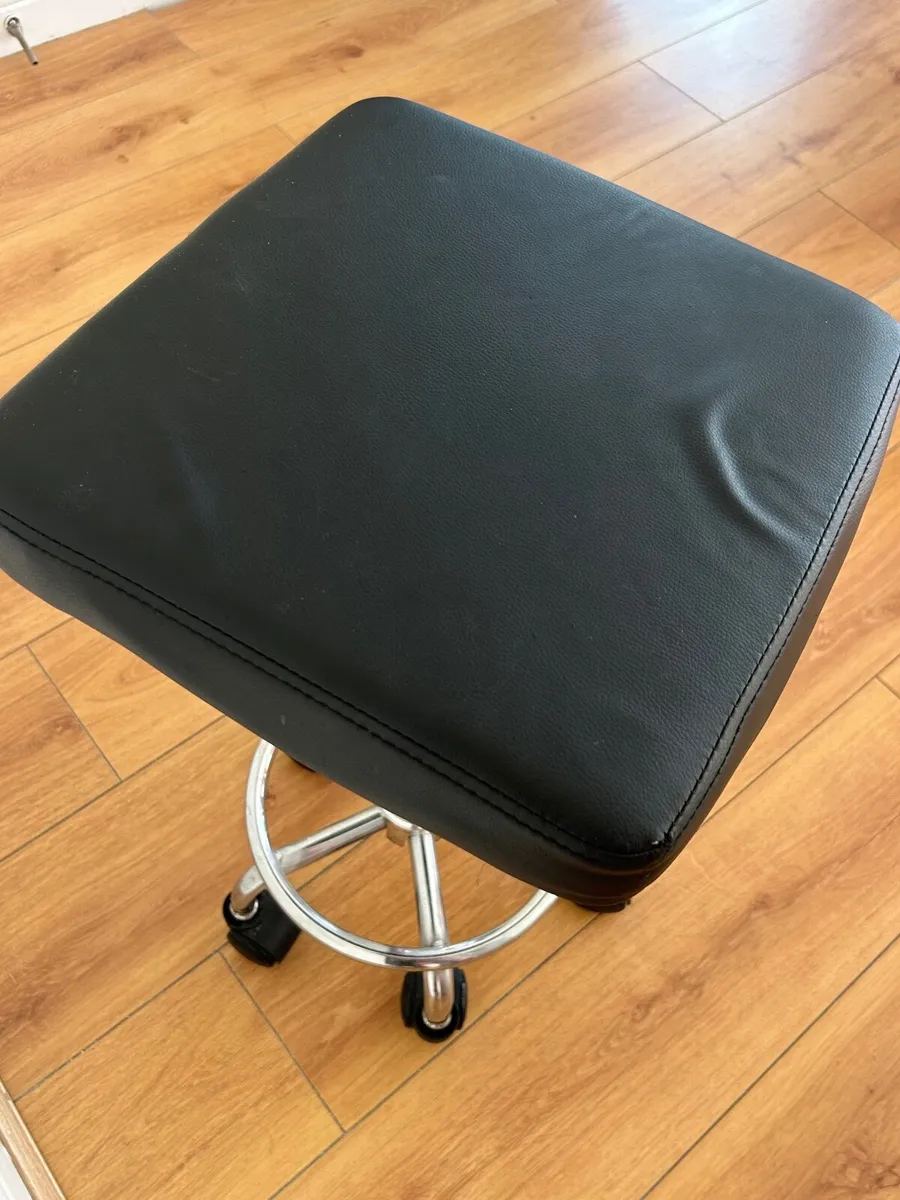 Salon stool - Image 3
