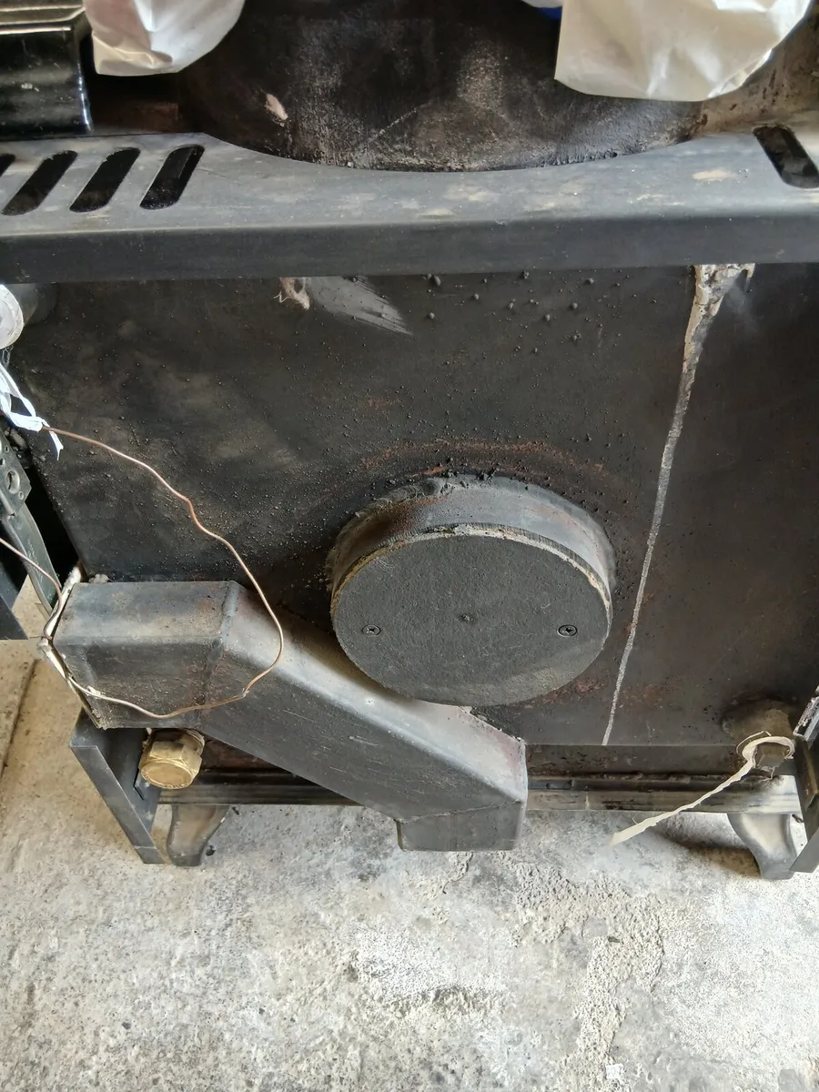 Black Enamel Solid Fuel Stove - Image 1