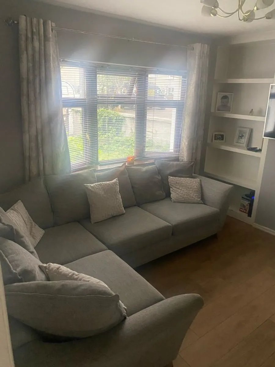 L shape Grey corner sofa - Image 1