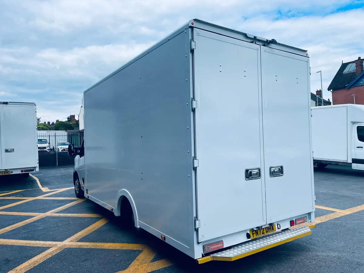 2022 Renault Master Luton Low Loader Van - Image 3