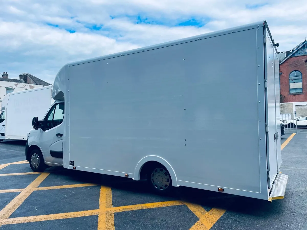 2022 Renault Master Luton Low Loader Van - Image 2