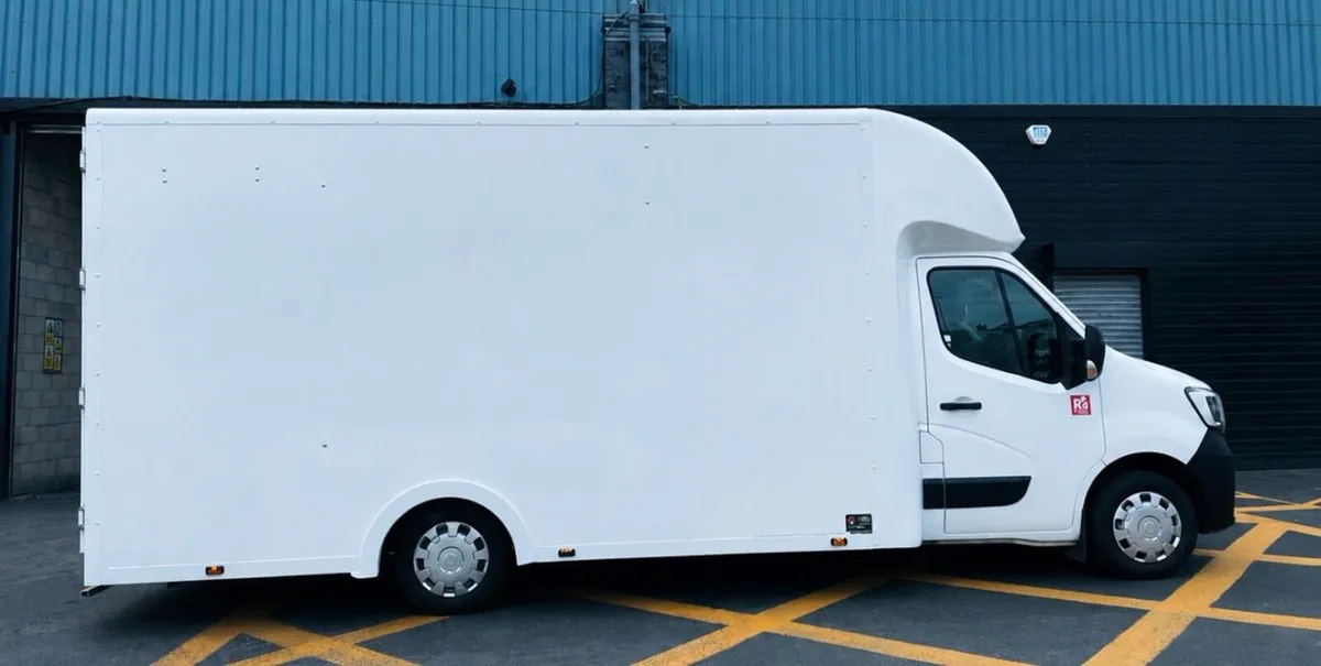 2022 Renault Master Luton Low Loader Van - Image 4