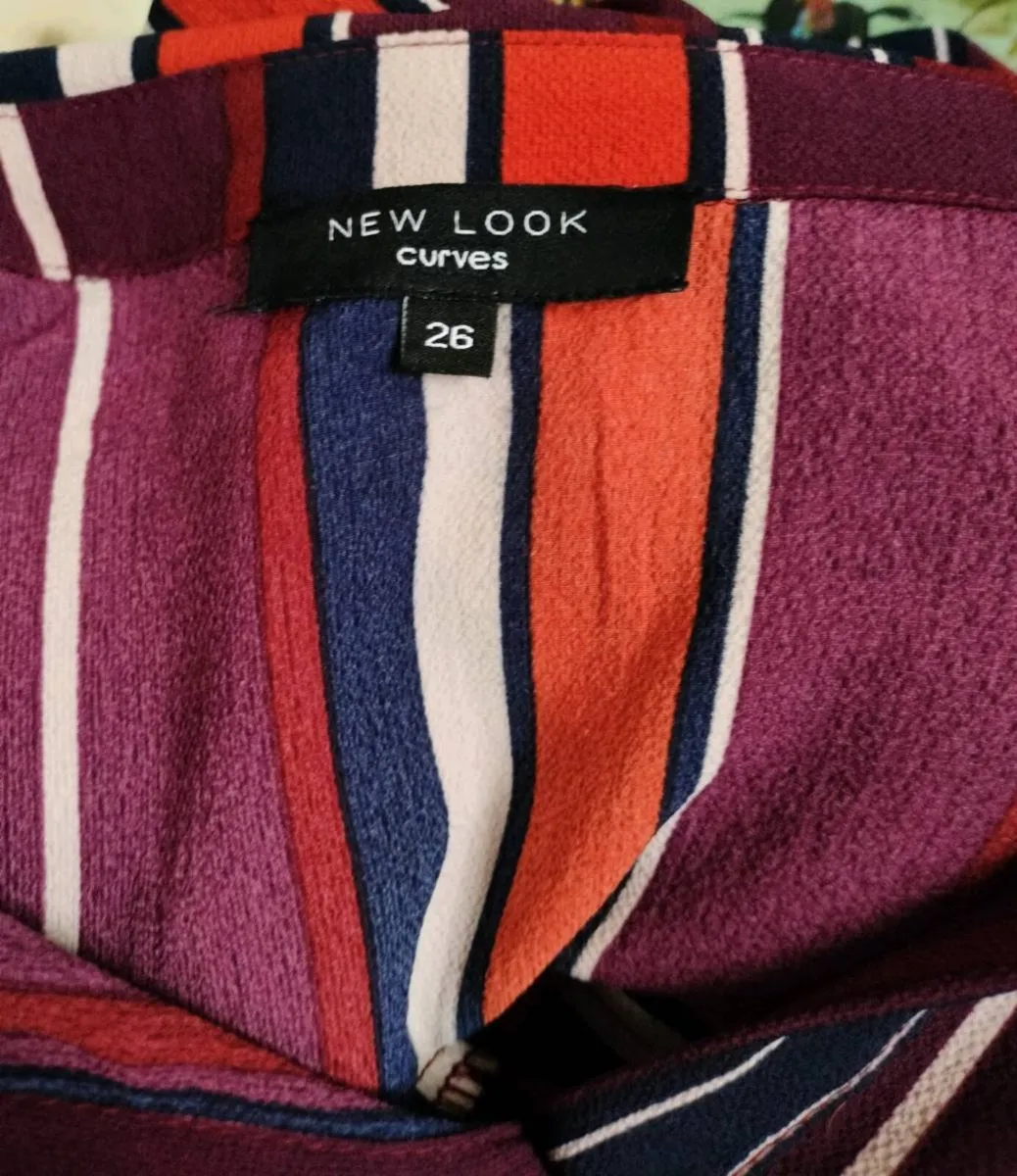 Ladies Multicoloured New look CURVES shirt like dr - Image 4