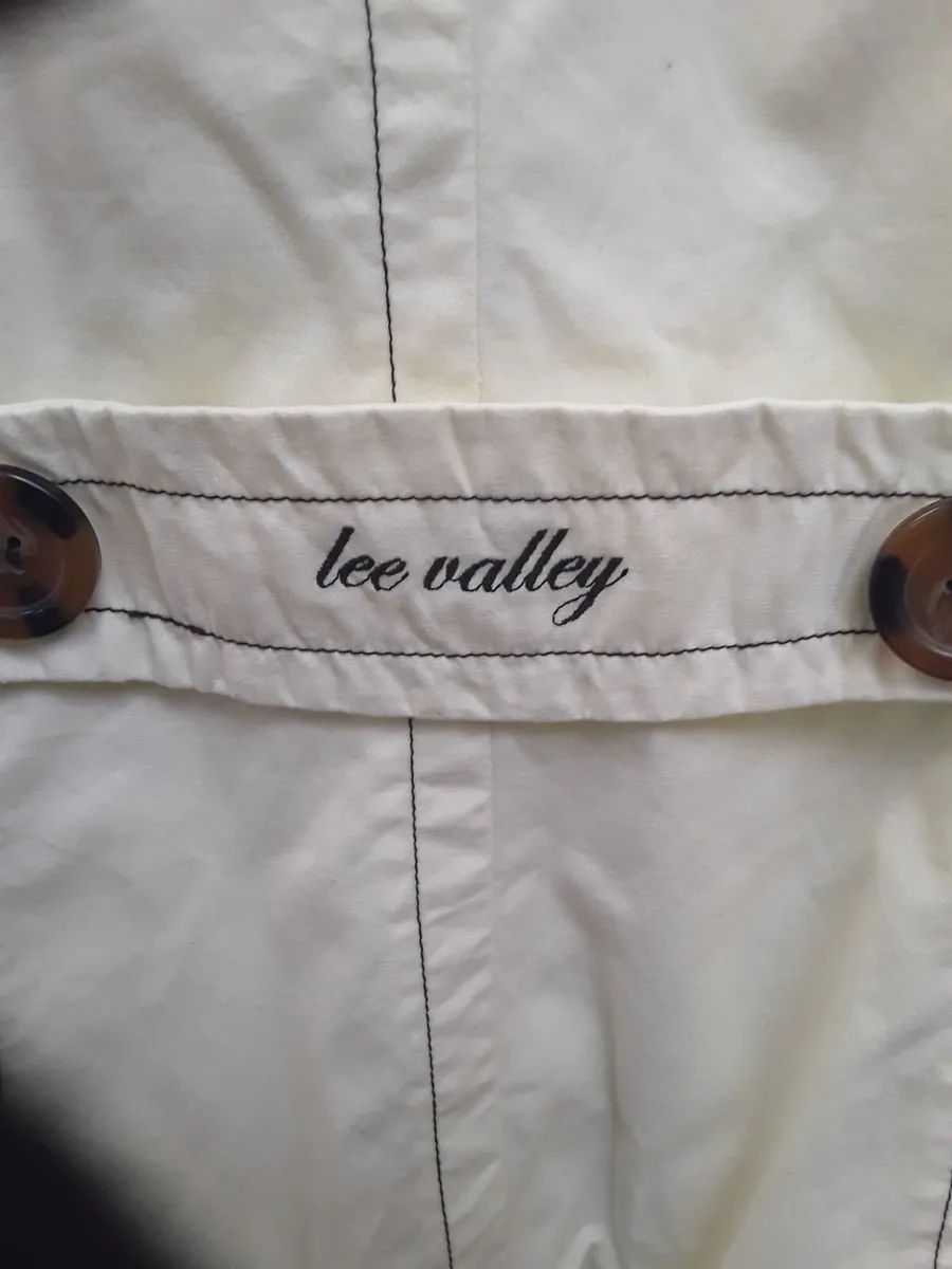 Ladies new designer jacket size 12      Lee Valley - Image 1