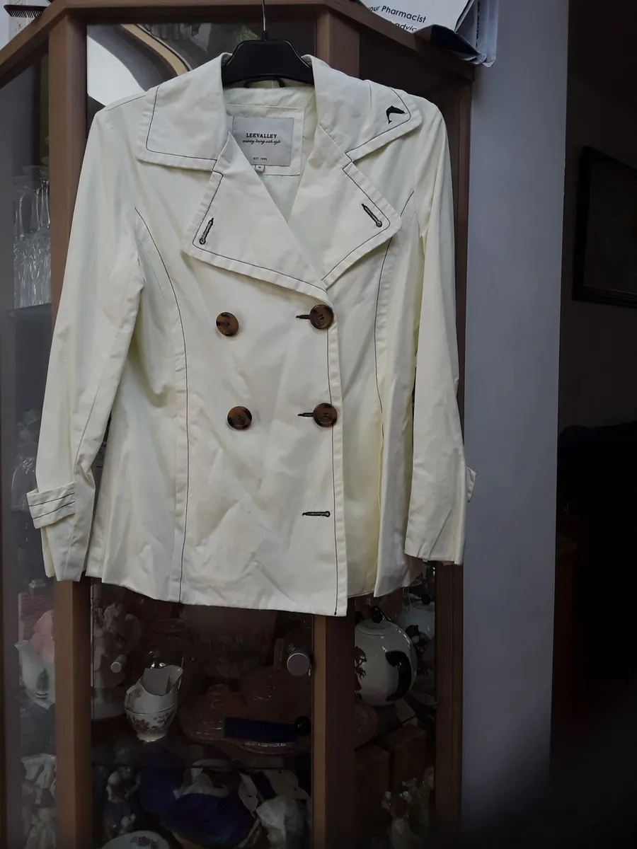 Ladies new designer jacket size 12      Lee Valley - Image 2