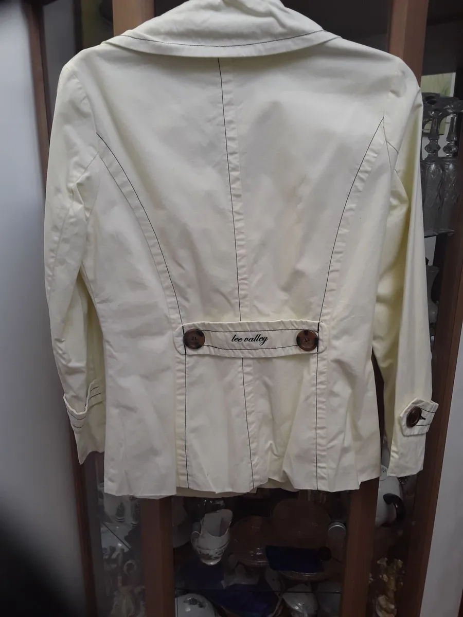 Ladies new designer jacket size 12      Lee Valley - Image 3