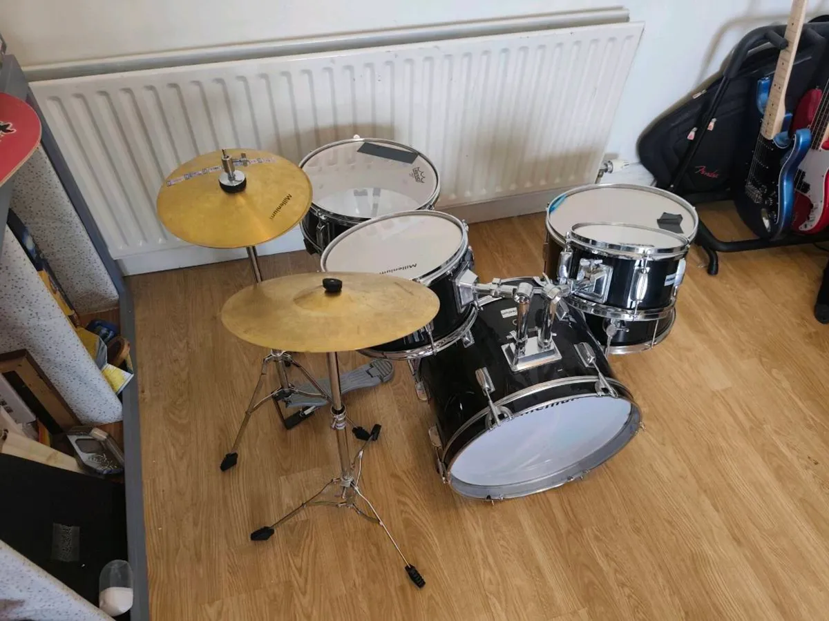 Kids drum kit. Ideal for young beginner. - Image 2