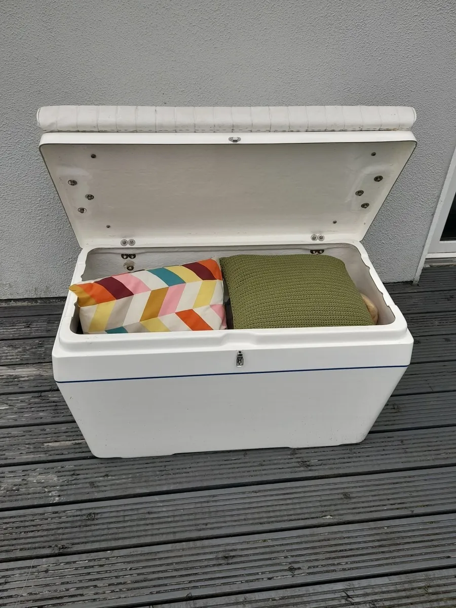 Boat seat/Storage unit. - Image 2
