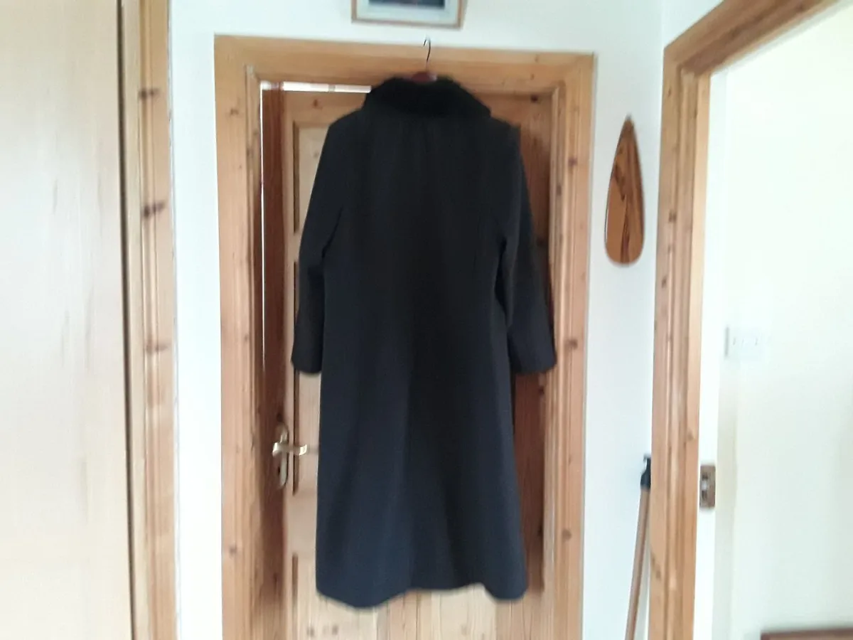 Ladies large black coat size 18 - Image 2