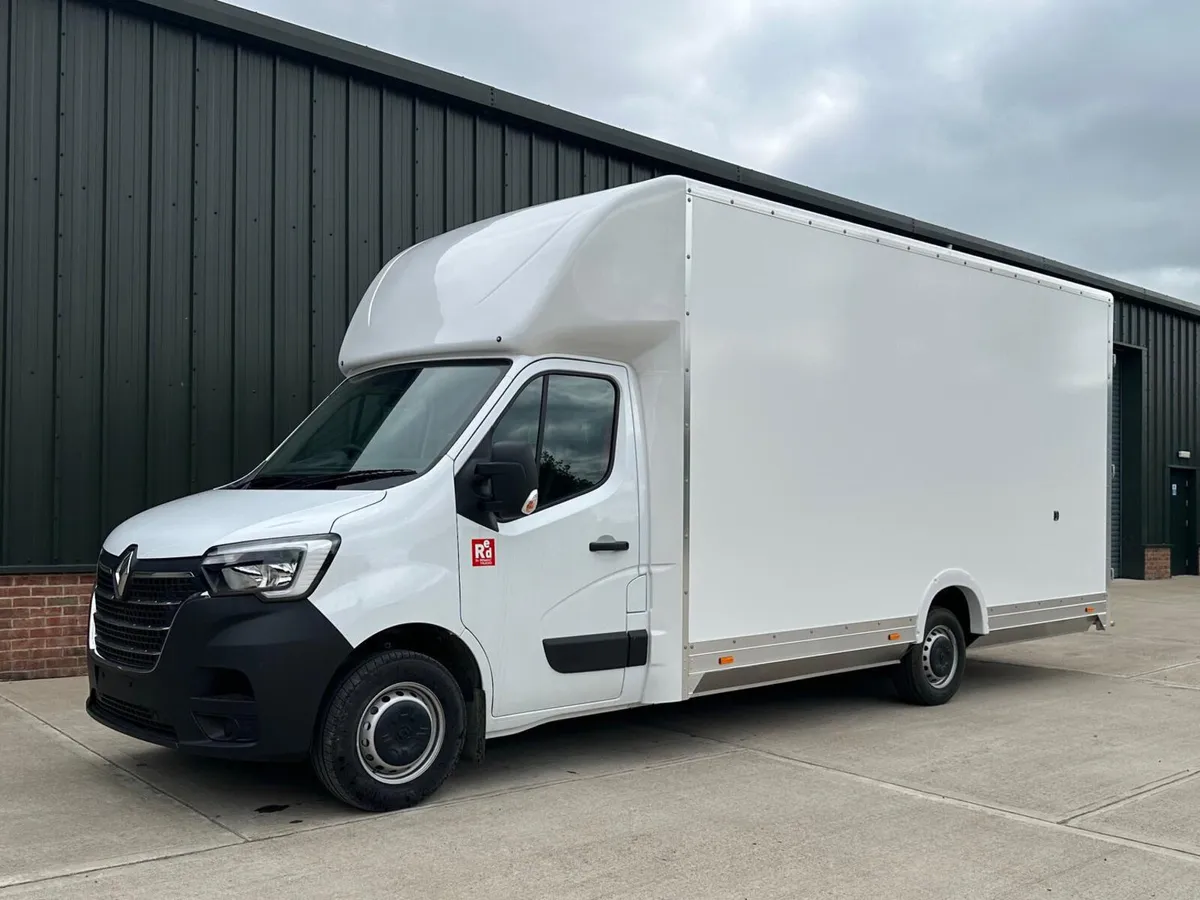 2023 Renault Master Luton Low Loader Van - Image 4