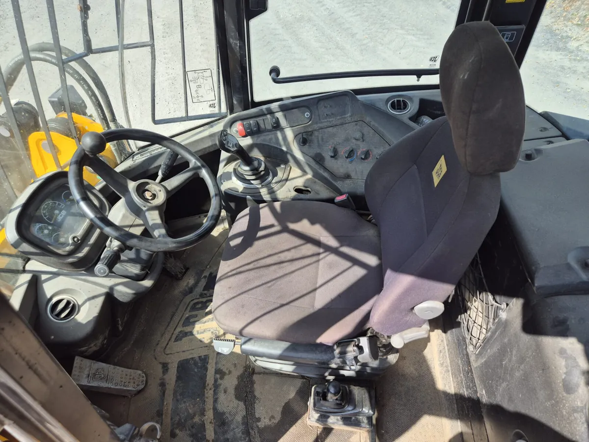 JCB 411 Loading Shovel - Image 3