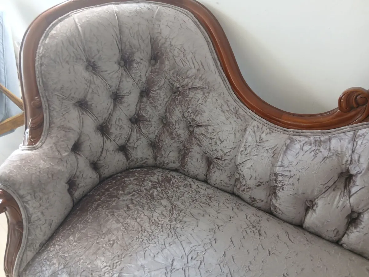 Victorian Chaise Lounge - Image 4