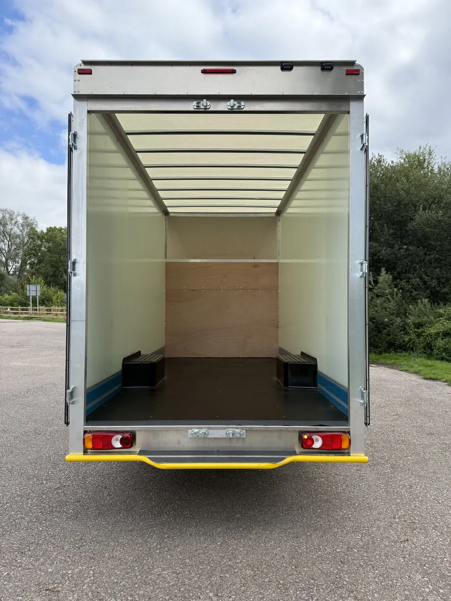 2026 Renault Master Luton Low Loader Van - Image 2