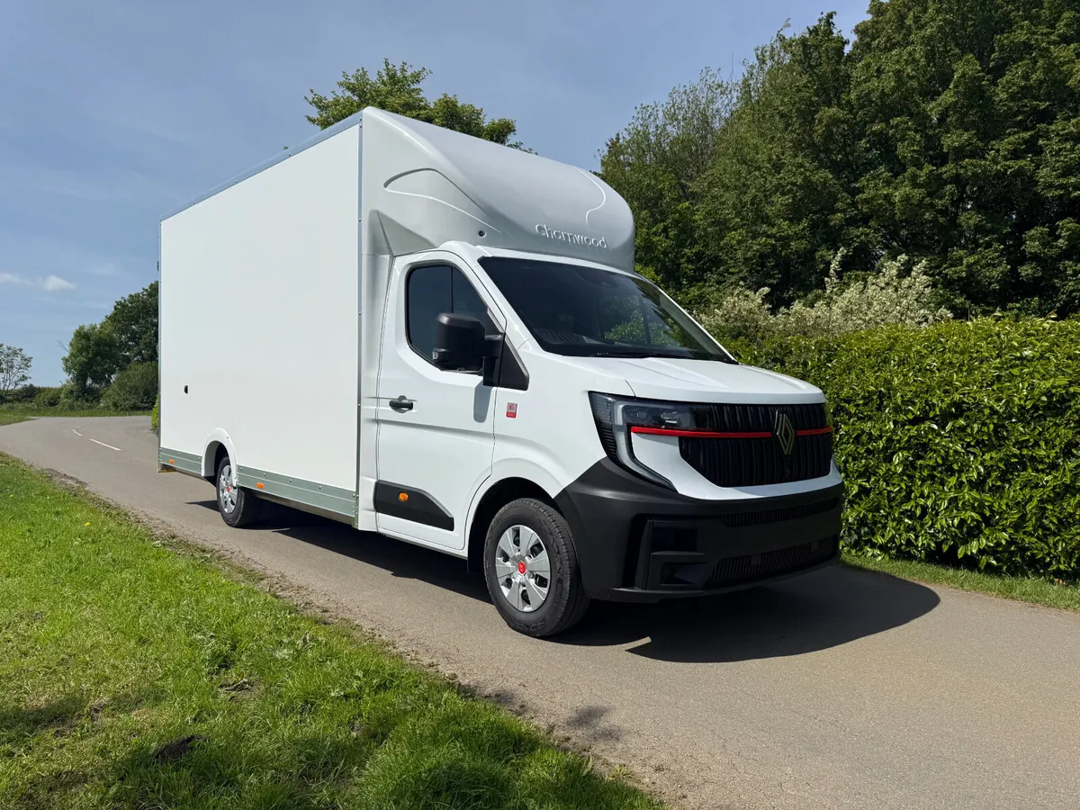 2026 Renault Master Luton Low Loader Van - Image 4