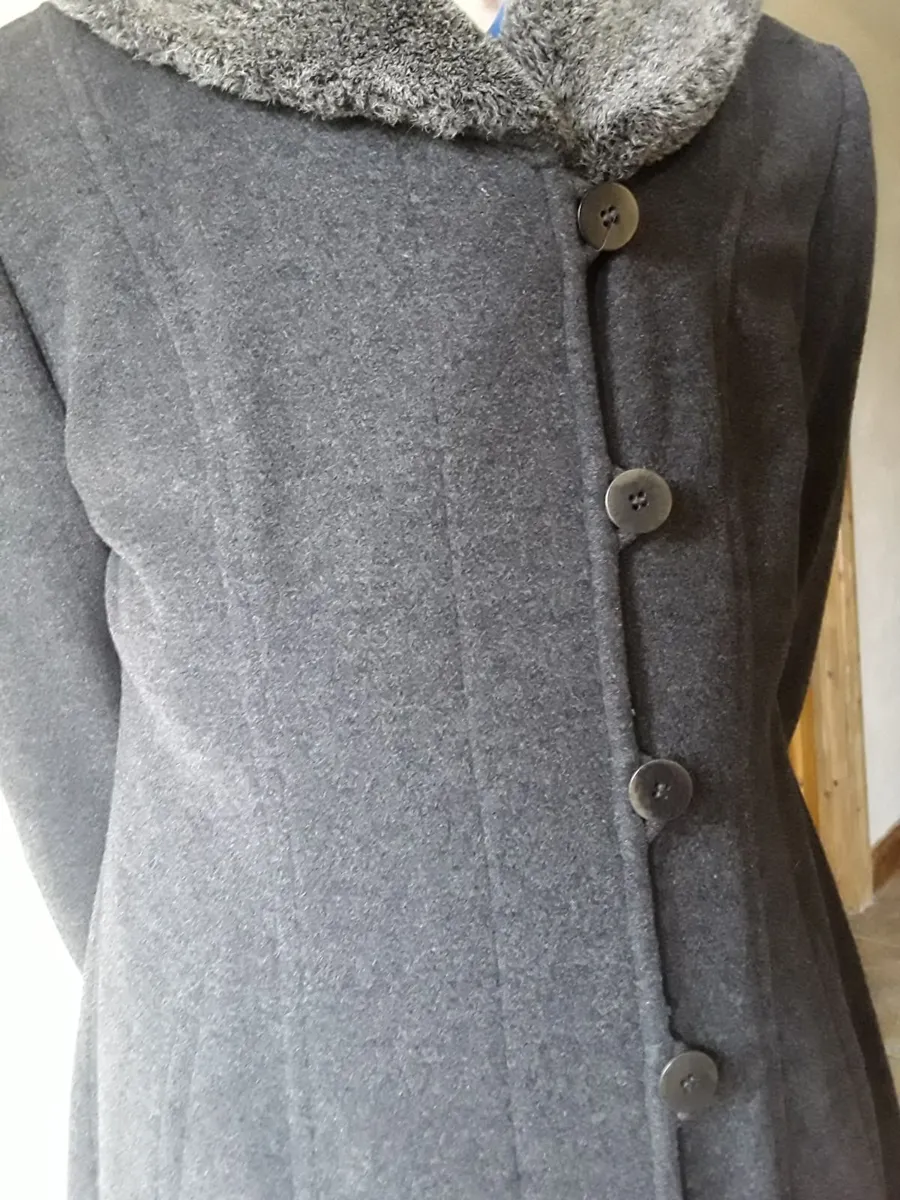 Ladies grey winter slimline coat - Image 4