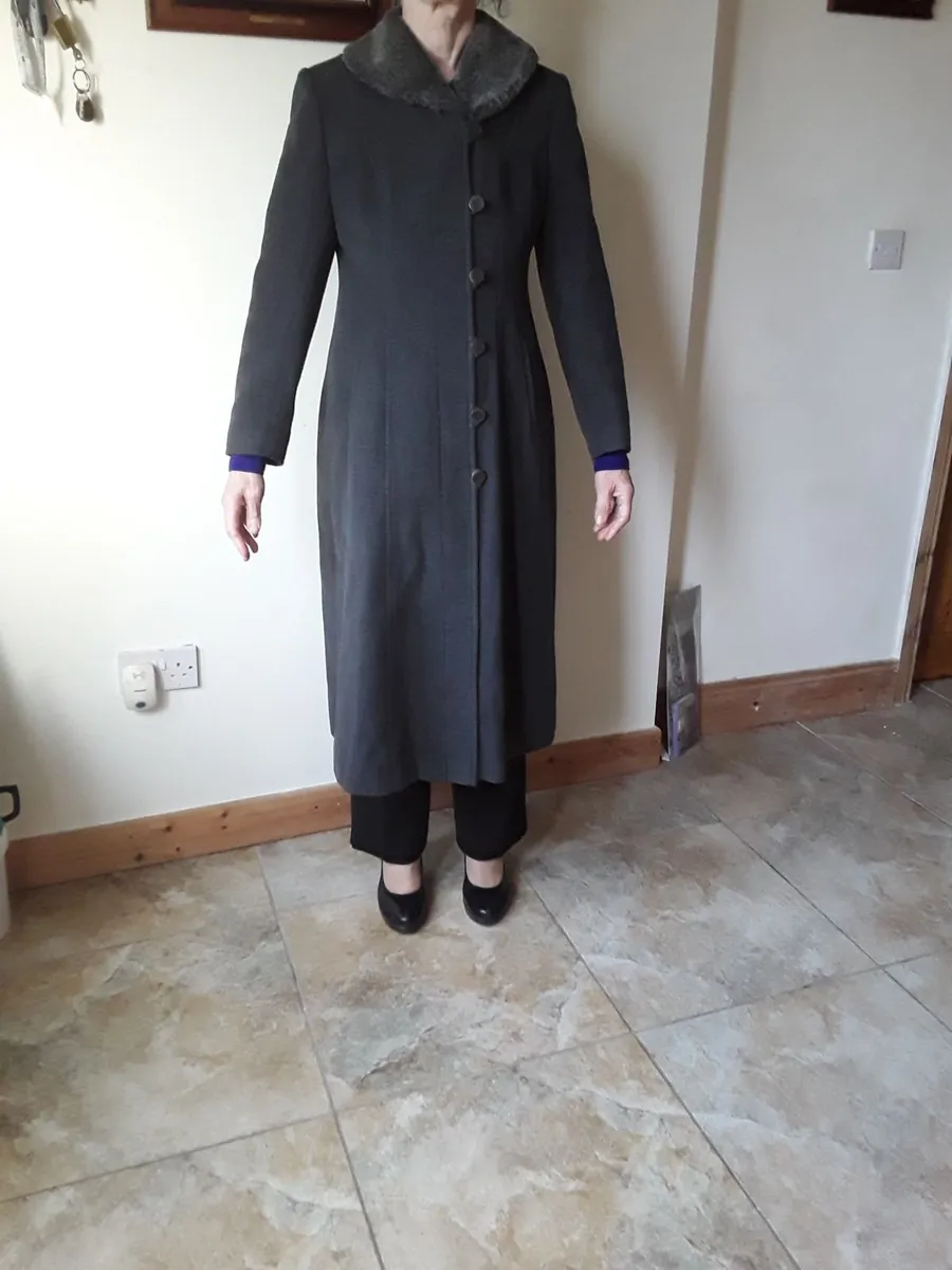 Ladies grey winter slimline coat - Image 1