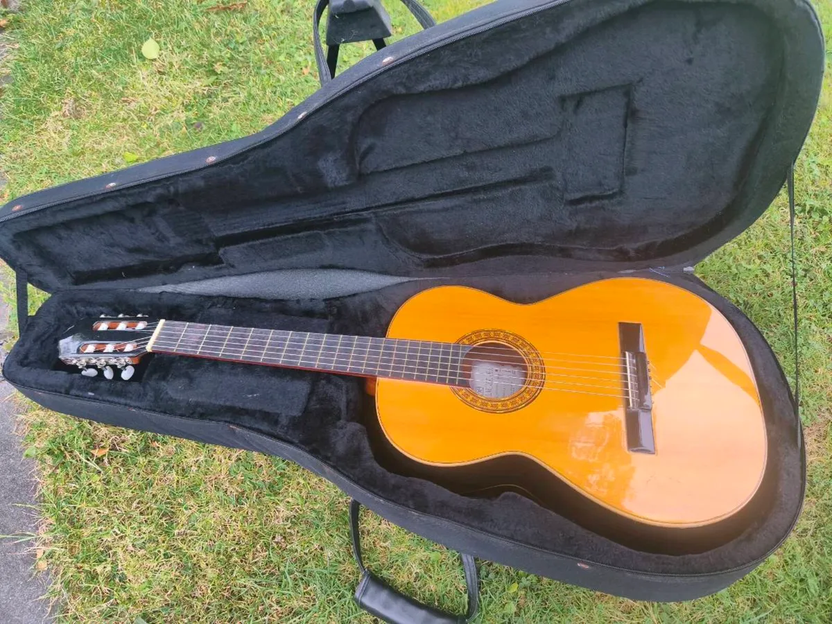 Beautiful Miguel Angel Spanish/classical guitar - Image 4