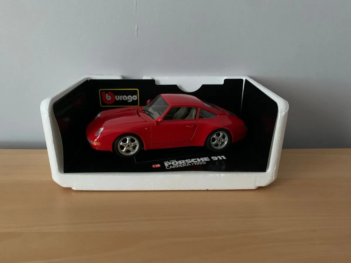 Porsche 911 Carrera (1993) 1/18 Burago Model Car - Image 3